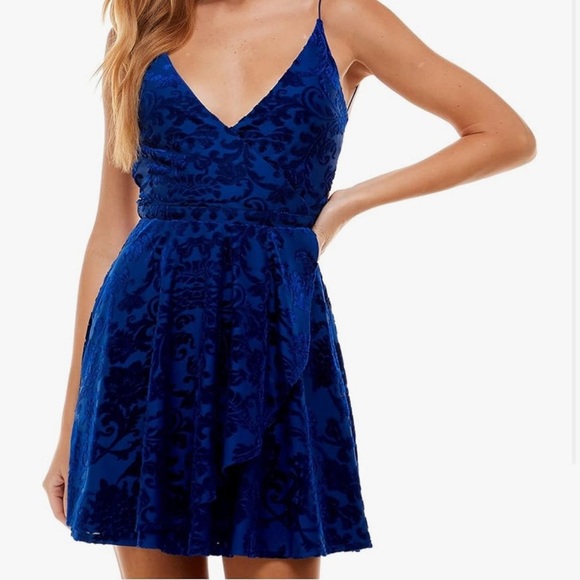 City Studio Blue Velvet Open Back VNeck Sleeveless Dress Size M New with Flaw - Picture 1 of 13
